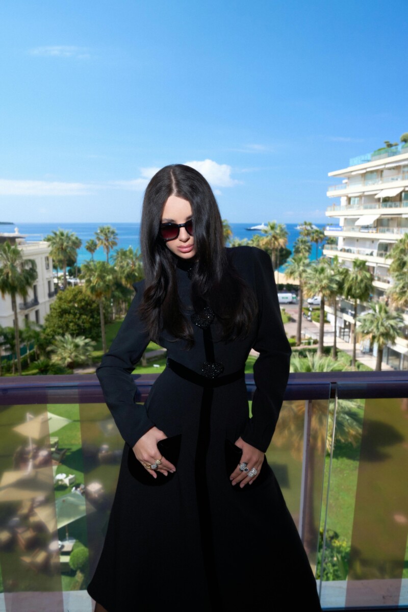 black hair person adult female woman sleeve glasses coat long sleeve formal wear